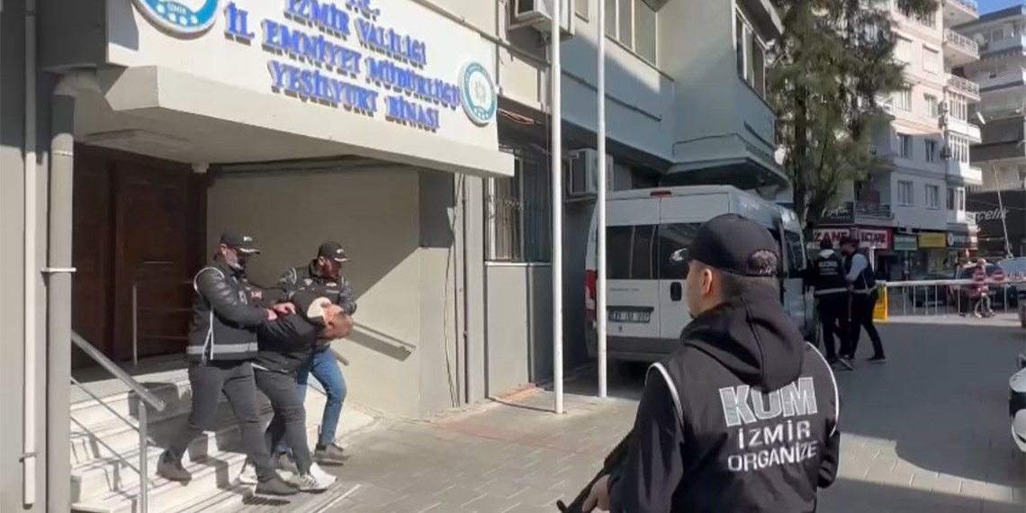 İzmir merkezli 3 ilde, liderliğini 'kırmızı bülten' ile aranan 'Can Dalton' kod adlı Beratcan Gökdemir'in yaptığı 'Daltonlar' suç örgütüne yönelik düzenlenen Kafes 41 operasyonunda gözaltına alınan 17 şüpheliden 13'ü tutuklandı.