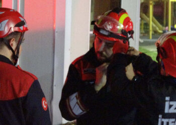 İzmir'de ayakkabı imalathanesinde yangın