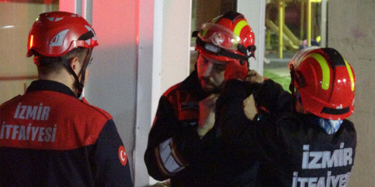 İzmir'de ayakkabı imalathanesinde yangın