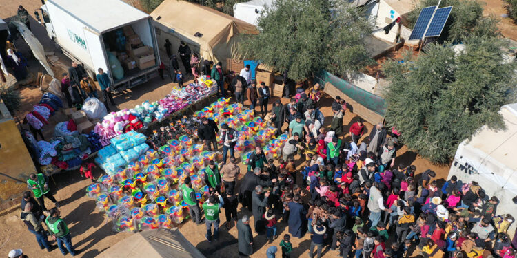 İdlib'te savaş mağduru çocuklara barış sofrası