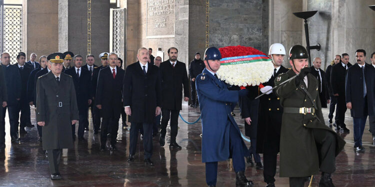 İlham Aliyev Anıtkabir'i ziyaret etti