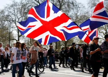 İngiltere, protestoları merkezine alan yasakları duyurdu
