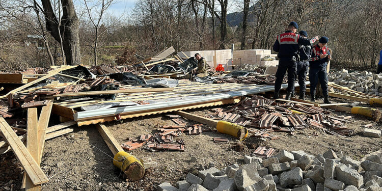İnşaat halindeki bağ evi çöktü; sahibi öldü