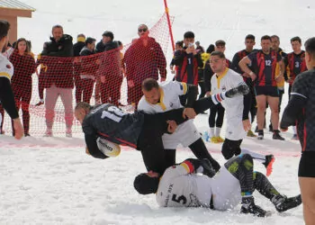 Isparta'da kar ragbi şampiyonası düzenlendi