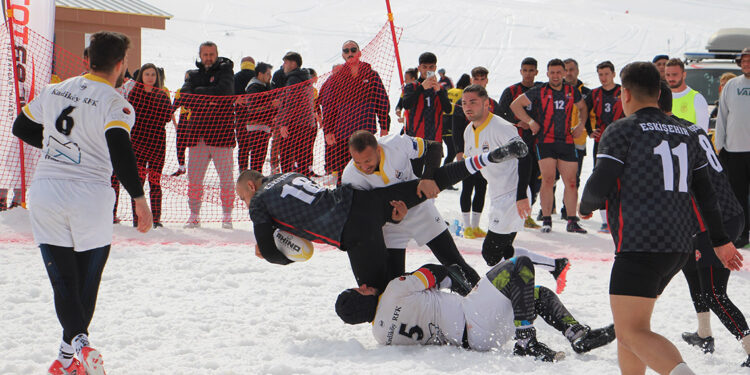 Isparta'da Kar Ragbi Şampiyonası düzenlendi