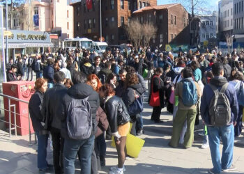 İstanbul Üniversitesi öğrencilerinden protesto