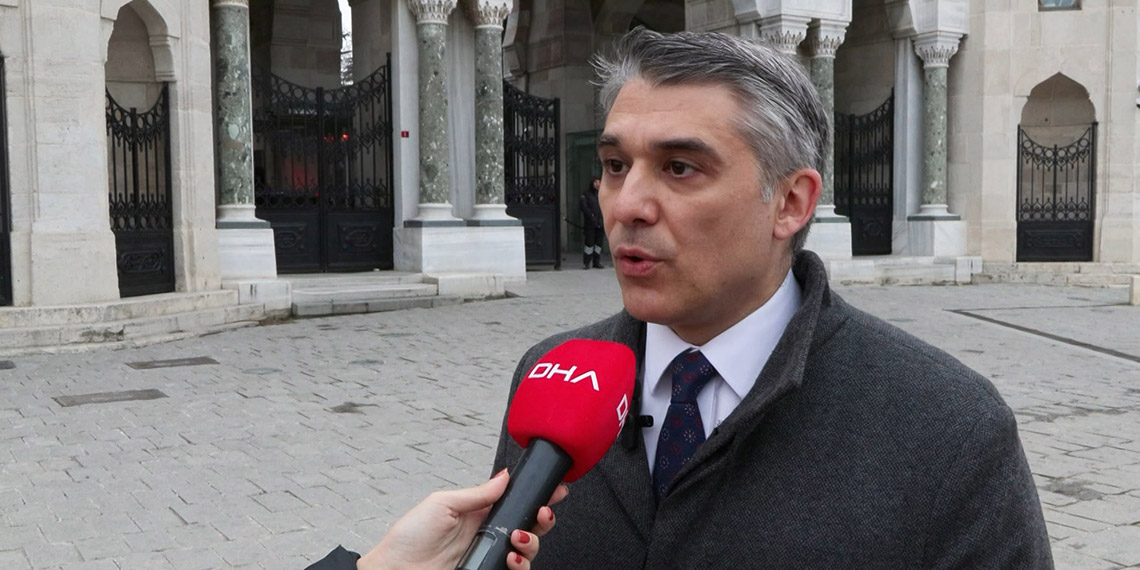 İstanbul Üniversitesi'nde ziyaretçi girişlerine açılmıştı. Karar sosyal medyada tepkilere neden olurken bugün alınan kararla, vatandaşların üniversiteye girişleri kısıtlandı.