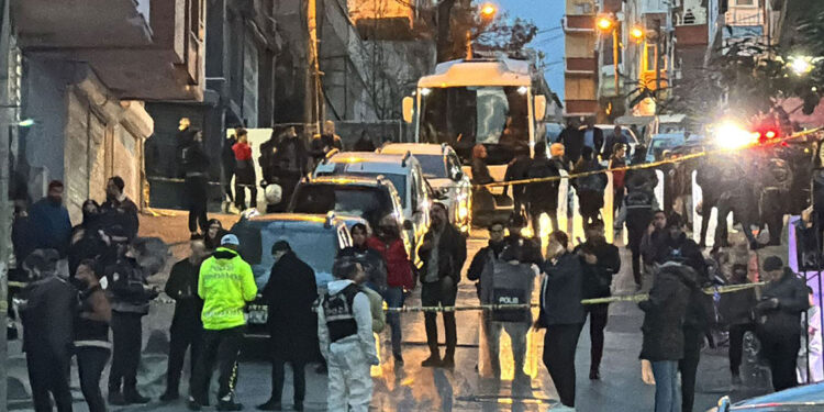 İstanbul'da AK Parti aday tanıtımına silahlı saldırı