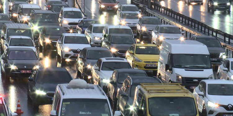 İstanbul'da trafik yoğunluğu yüzde 78