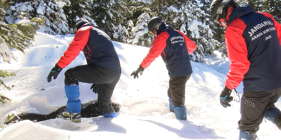 JAK'tan 'beyaz cennet'te kış tatbikatı