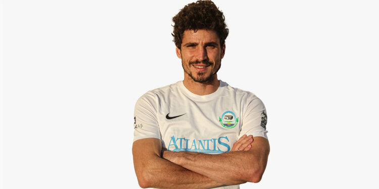 Kanser tedavisi gören futbolcu Mümin Talip Pazarlı, tedavi gördüğü hastanede yaşamını yitirdi.