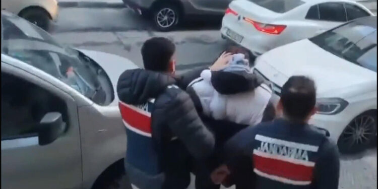 Kırmızı bültenle aranan Beratcan Gökdemir suç örgütüne operasyon