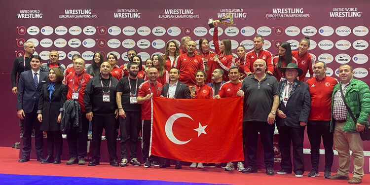 Kadın güreş milli takımı Avrupa ikincisi oldu