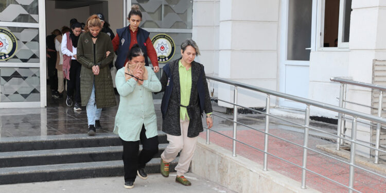 Kadın hırsızlık çetesi çökertildi 