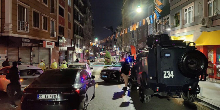 Kağıthane'de bekçilere silahlı saldırı: 1 yaralı