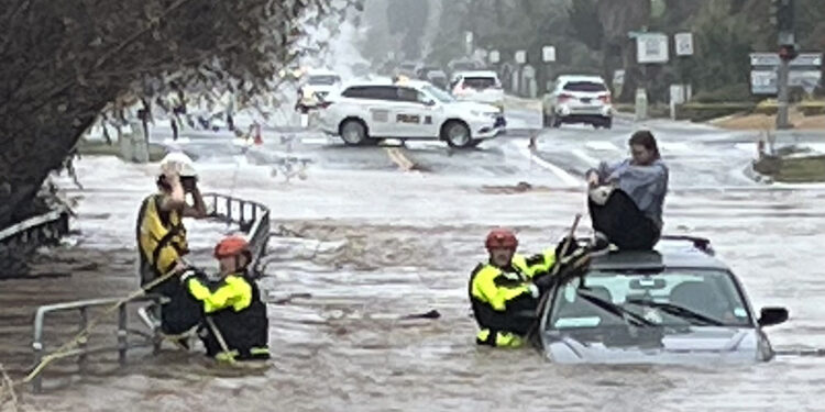 Kaliforniya'da fırtına sebebiyle acil durum ilan edildi
