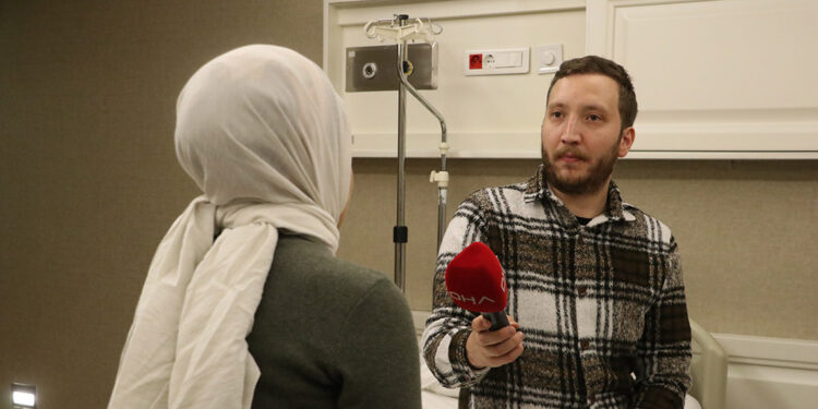 Karın iç zarından alınan parça ile vajina yapıldı