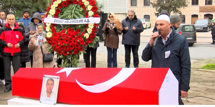 Kılavuz Kaptan Oğuz Kök'e veda töreni