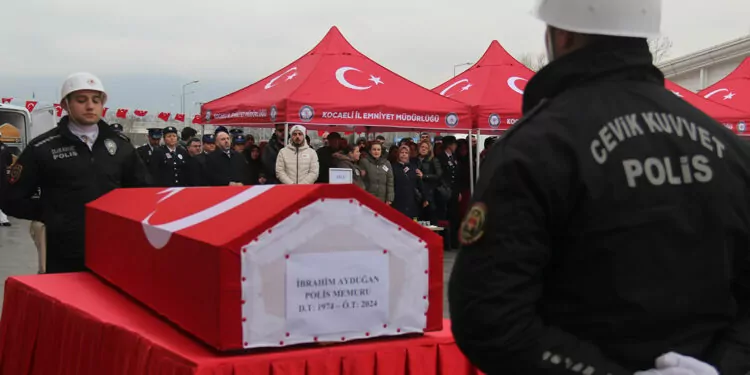 Kocaeli'de kanserden ölen polis memuru için tören