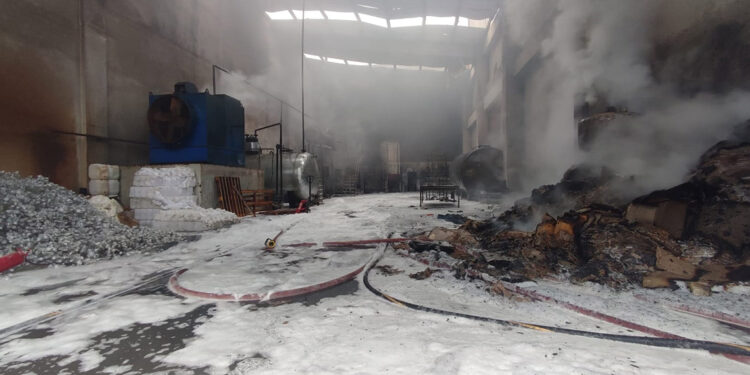 Kocaeli'de mühürlenen depoda yangın çıktı