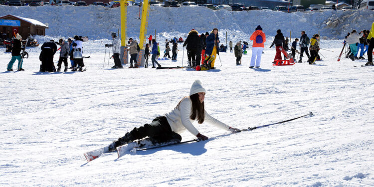 Korsan taksici gibi korsan kayak öğretmenleri var