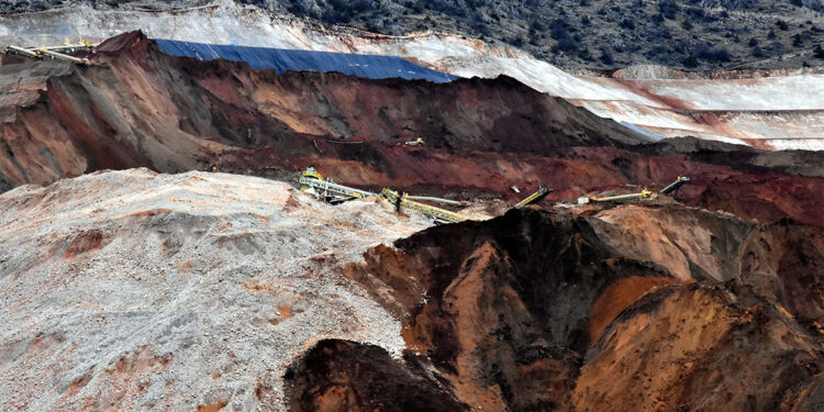 Yığın liç bölgesinde çatlaklar vardı