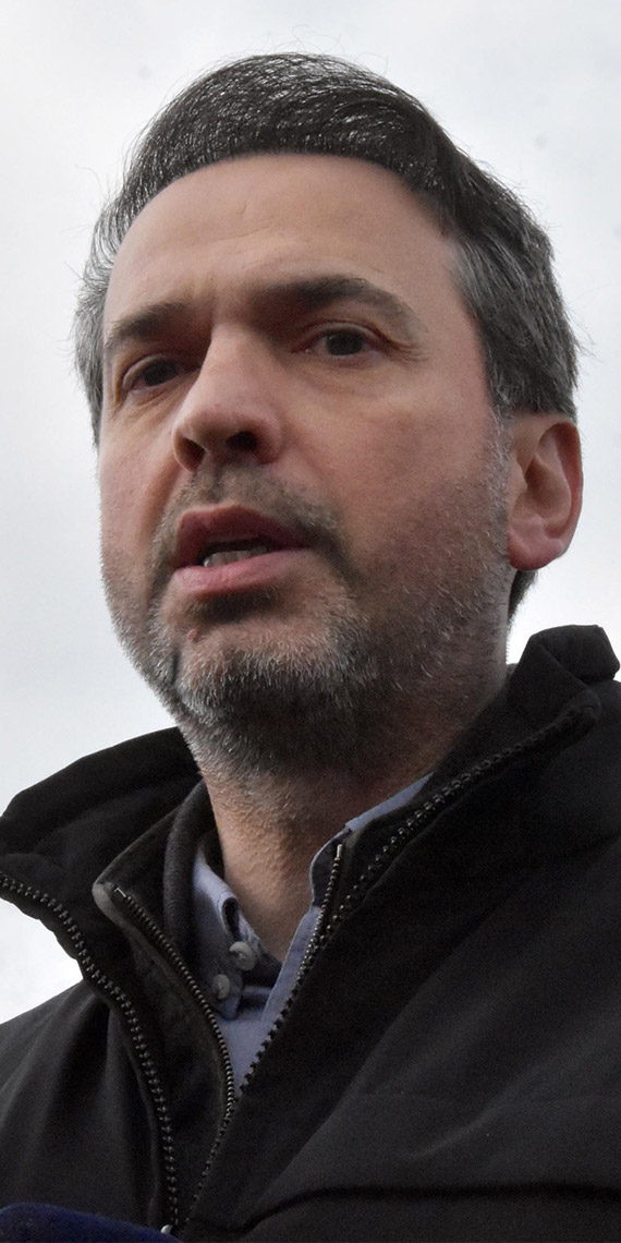 Enerji ve Tabii Kaynaklar Bakanı Alparslan Bayraktar, "Elimizde imkan olsa bugün kaldırmaya kalksak; en az 400 bin kamyona ihtiyacımız var. Böyle bir büyüklükle karşı karşıyayız" dedi.