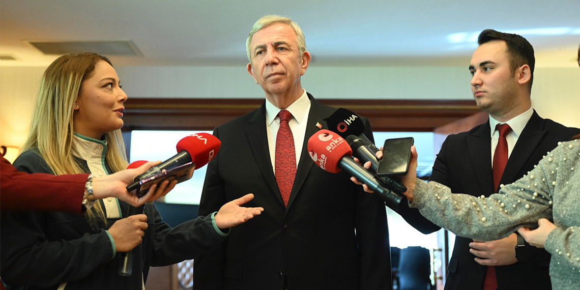 Ankara Büyükşehir Belediye Başkanı Mansur Yavaş, "Artık siyaset insanların zenginleşme aracı olmamalı. Bu ayıp bir şey. Bu kadar yoksul varken gerçekten bir de geliri iyi olanlar ile olmayanlar arasındaki fark çoğaldı. Bunu sosyal desteklerden anlıyoruz. Türkiye'deki bu dengesizliği, yolsuzluğa bağlıyorum" dedi.