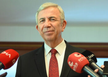 Siyaset insanların zenginleşme aracı olmamalı