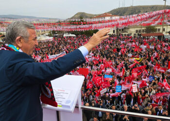 Batık belediye arıyorlarsa kendi belediyelerine bakacaklar