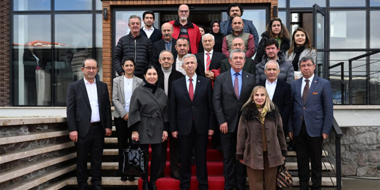 Bizim yaptıklarımızı vaat olarak sunmaktan başka bir şey yapmıyorlar