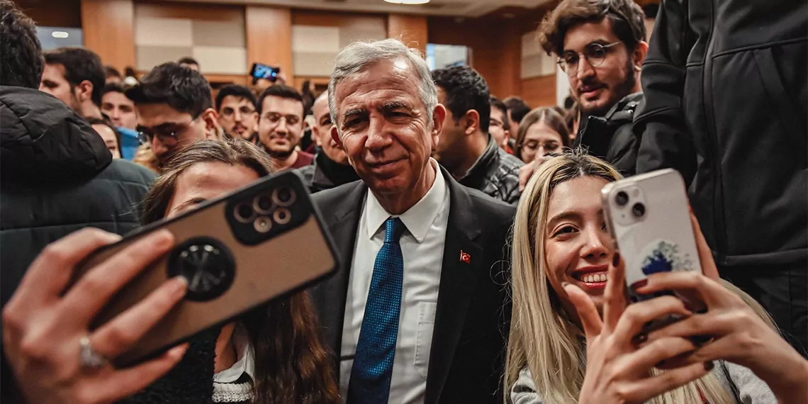 Ankara büyükşehir belediye başkanı mansur yavaş, "devletin karar alma mekanizmasında belediyeler yok. Dolayısıyla biz ancak rutin işleri yapabiliyoruz. Yerel yönetimler göründüğü gibi güçlü değil" dedi.