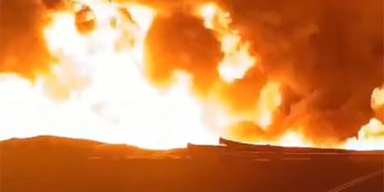 Araziyi istiflenmiş sulama boruları ateşe verildi; 5 milyon TL'lik zarar oluştu