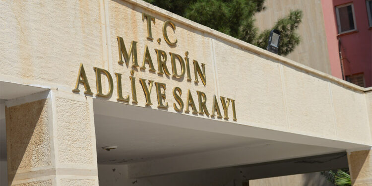 Mardin'de KCK Davası'nda aralarında eski HDP Milletvekili Gülser Yıldırım'ın da olduğu 15 kişiye toplamda 103 yıl 9 ay hapis cezası verildi.