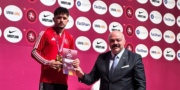 Muhammet Karavuş'tan gümüş, İbrahim Çiftçi'den bronz madalya