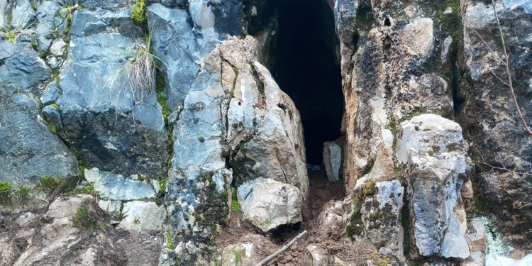 Mağarada define arayan 2 şüpheliye gözaltı