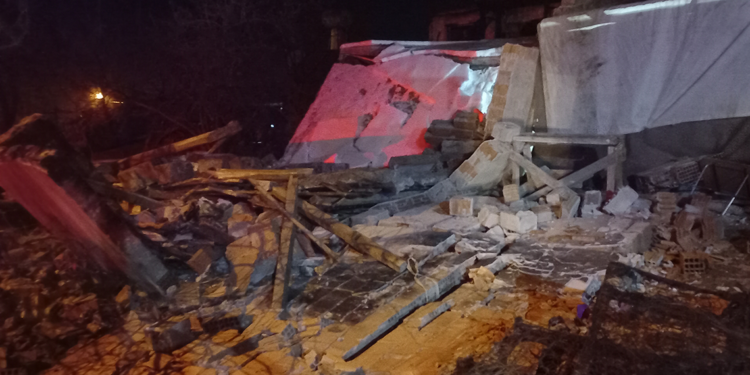 Malatya'da metruk bina çöktü