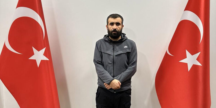 'Mazlum Mardin' kod adlı terörist Avrupa'ya kaçarken yakaladı