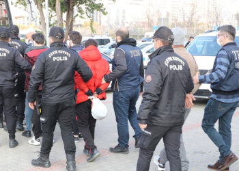 Mersin'de DEAŞ yapılanmasına operasyon: 16 gözaltı