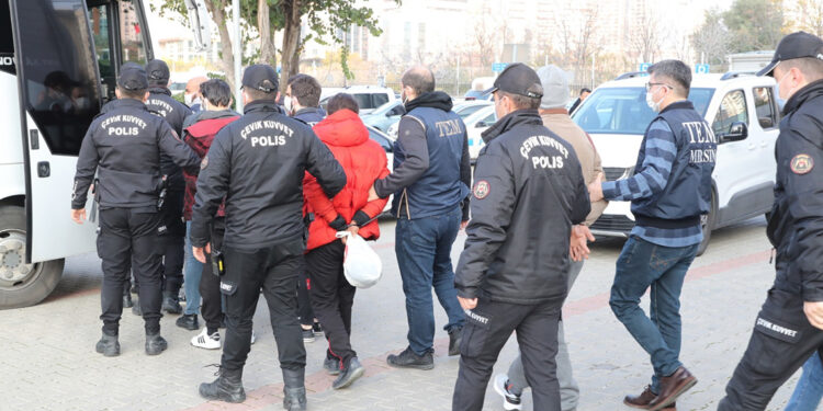 Mersin'de DEAŞ yapılanmasına operasyon: 16 gözaltı