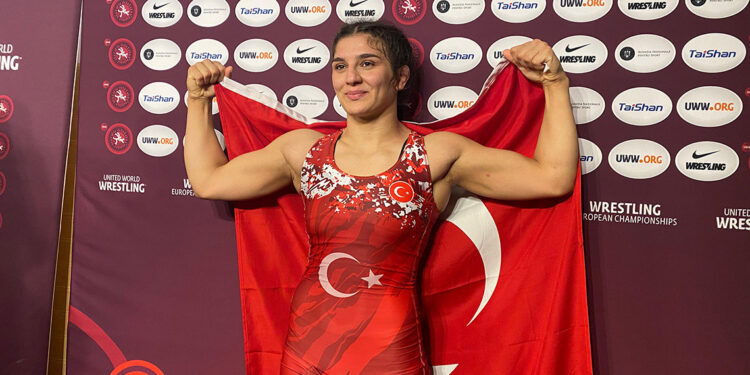 Milli güreşçi Nesrin Baş Avrupa şampiyonu oldu