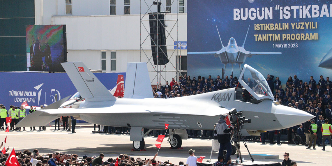 Milli muharip uçak Kaan ilk uçuşunu yaptı