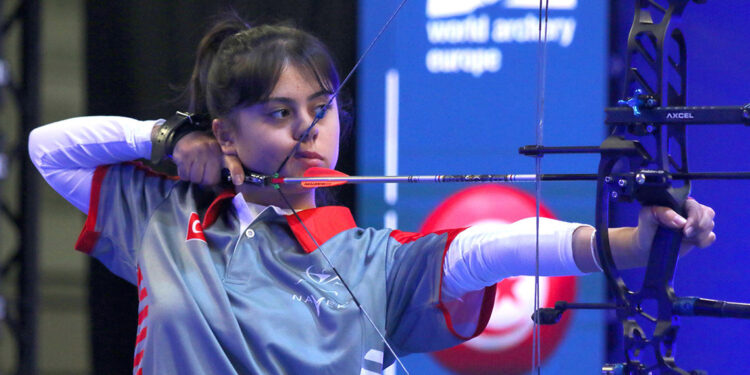 Milli okçu Hazal Burun, Avrupa Şampiyonu oldu