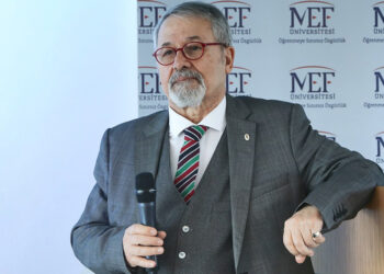 Naci Görür İzmir'de deprem ve dirençli kentleri anlatacak
