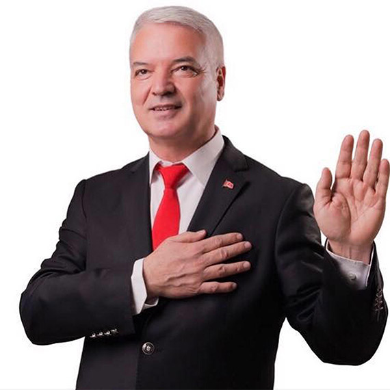 Özgür Özel'in memleketi Saruhanlı'da CHP adayı listeyi yetiştiremedi, itirazların sürdüğü ilçede, bugün toplanacak ilçe seçim kurulunun kesin kararı vermesi bekleniliyor.