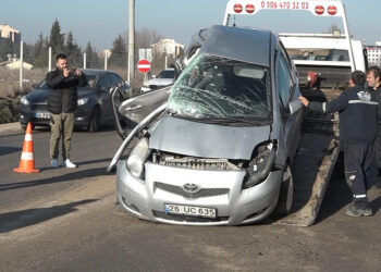 Öğretim üyesi ve kızı trafik kazasında hayatını kaybetti