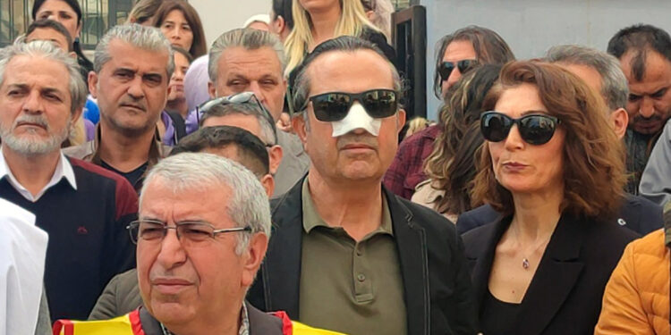 Okul bahçesinde velinin kafa attığı öğretmenin burnu kırıldı