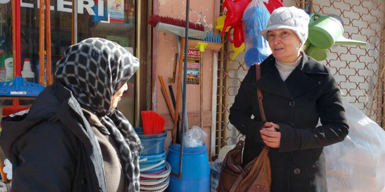 Ölen mahalle muhtarının eşi aday oldu