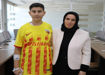 Organ nakli bekleyen oğluna böbreğini bağışladı