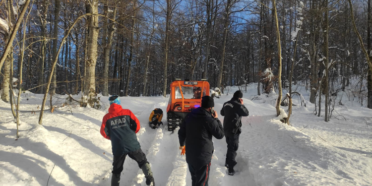 Ormanda birbirini kaybeden 2 avcıdan 1'i donarak öldü